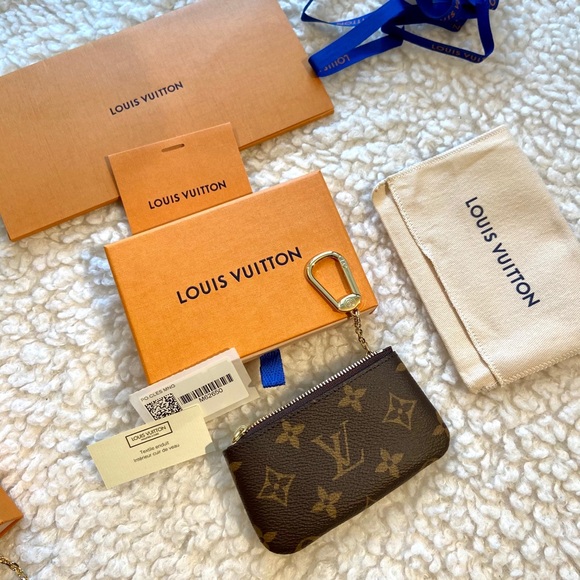 🦄 Brand new Louis Vuitton key pouch monogram